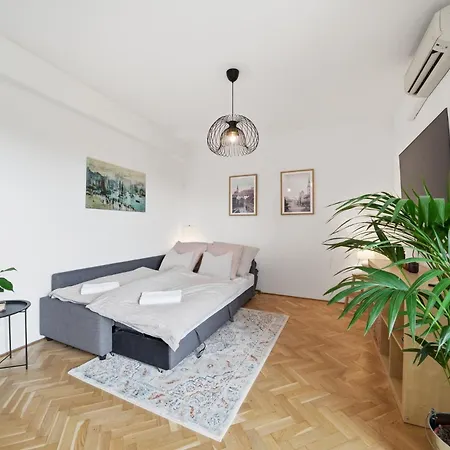 Blue Church Loft Terrace & Free Parking Nearby アパート ブラチスラヴァ